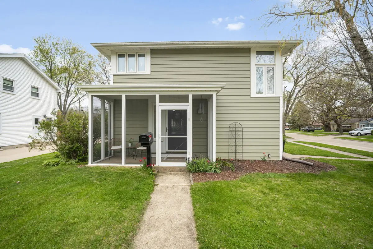 736 N Cumberland Rd, Waukesha, WI 53188 - #1