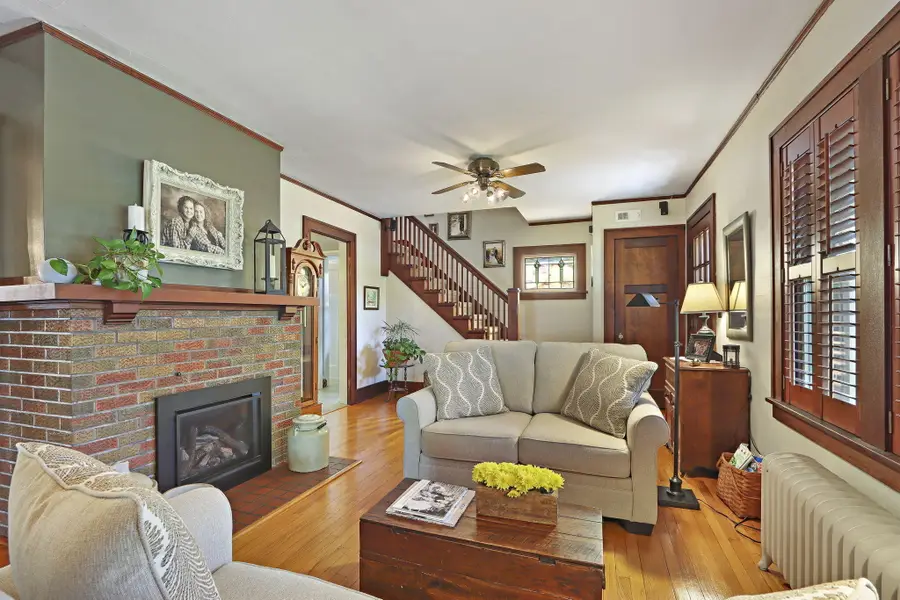 164 W Highland Ave, Burlington, WI 53105 - #3