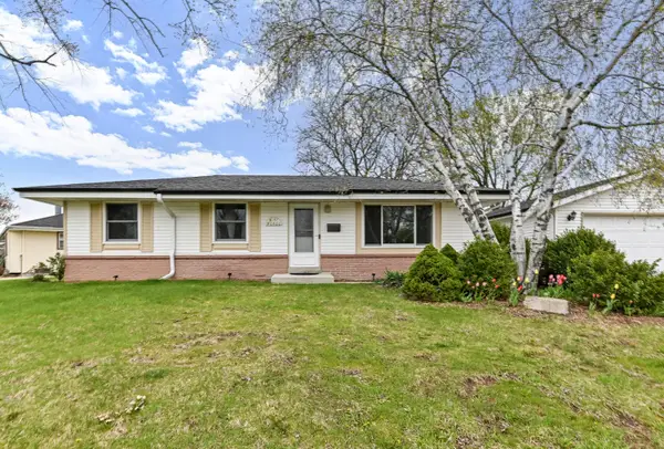 W147N8466 Manchester Dr, Menomonee Falls, WI 53051
