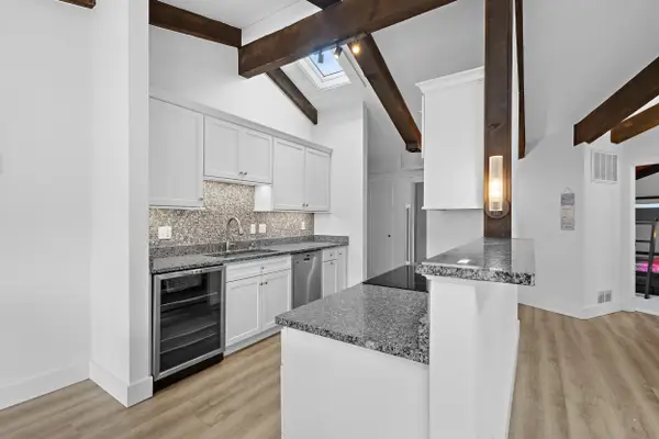 800 Aspen Dr, Fontana, WI 53125