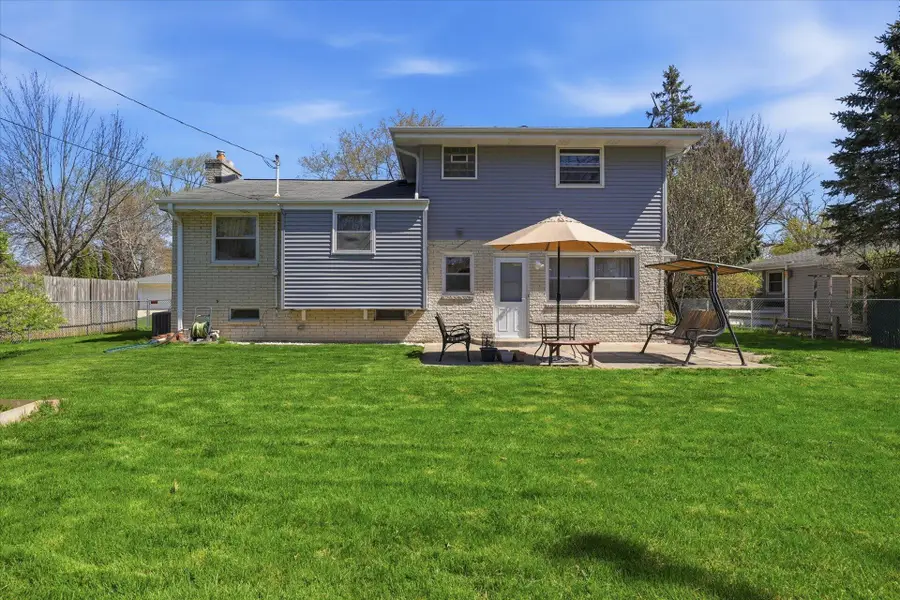 6009 Oriole Ln, Greendale, WI 53129 - #2