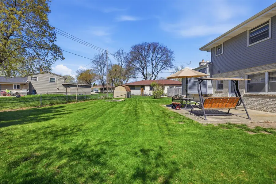 6009 Oriole Ln, Greendale, WI 53129 - #3