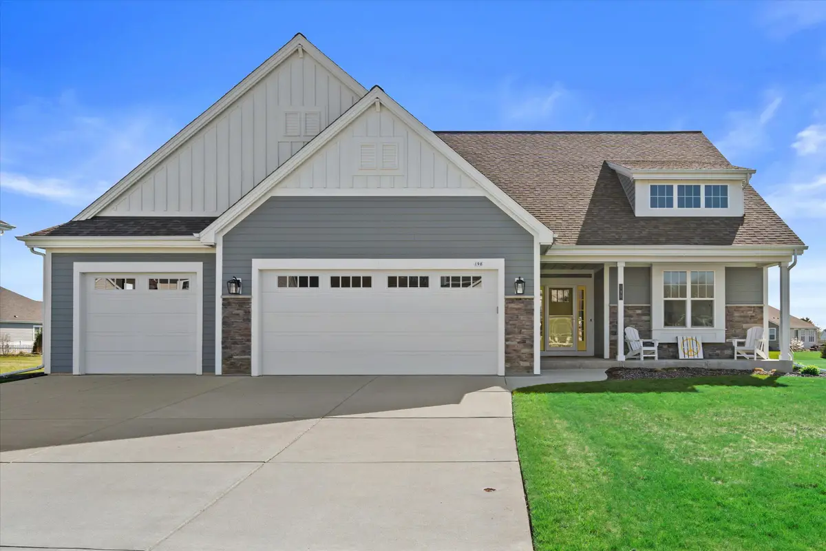 190 Mullberry Ln, Grafton, WI 53024 - #1