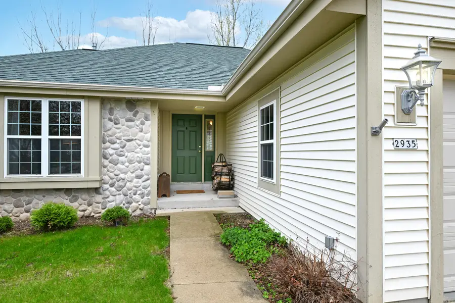 2935 Stillwater Cir, Waukesha, WI 53189 - #3