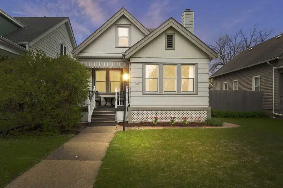 528 S Oak Park Ct, Milwaukee, WI 53214 - #2