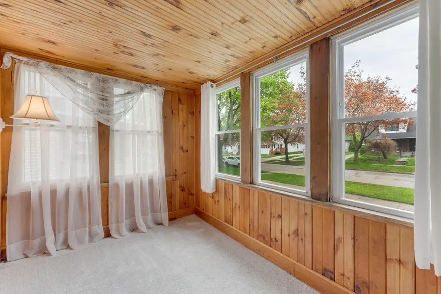 528 S Oak Park Ct, Milwaukee, WI 53214 - #3