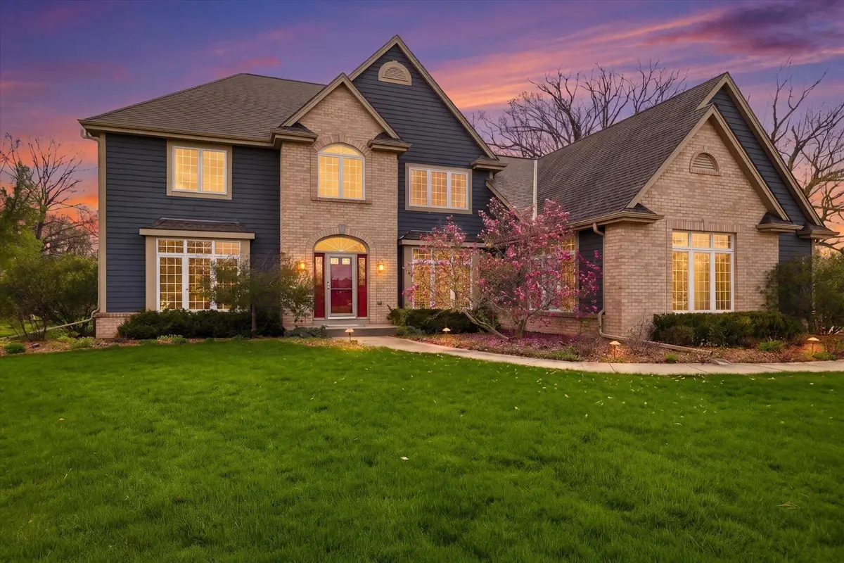N65W12842 Crimson Ct, Menomonee Falls, WI 53051 - #1