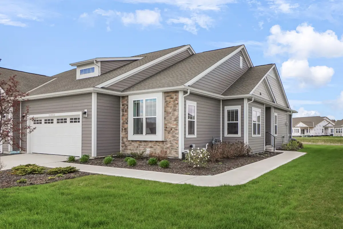W253N6621 Aspen Ln, Sussex, WI 53089 - #1