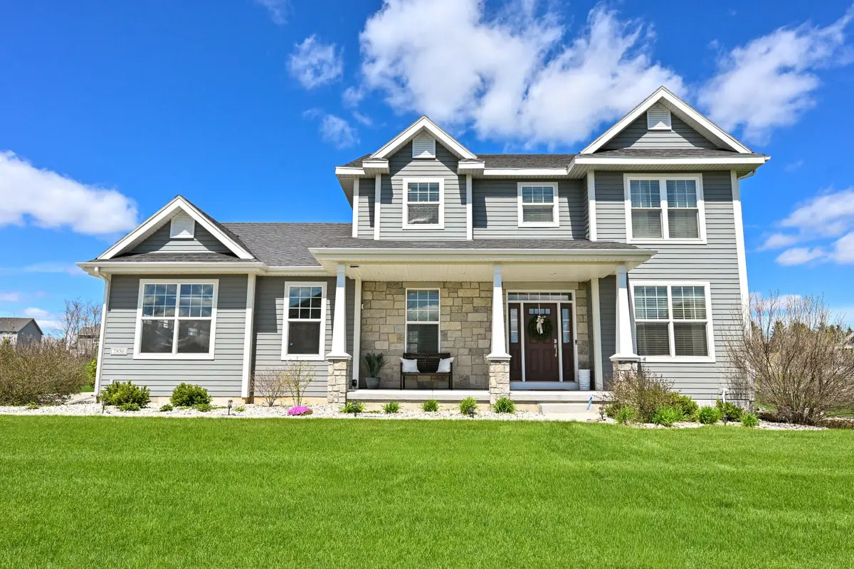 7850 W Mourning Dove Ln, Mequon, WI 53097 - #1