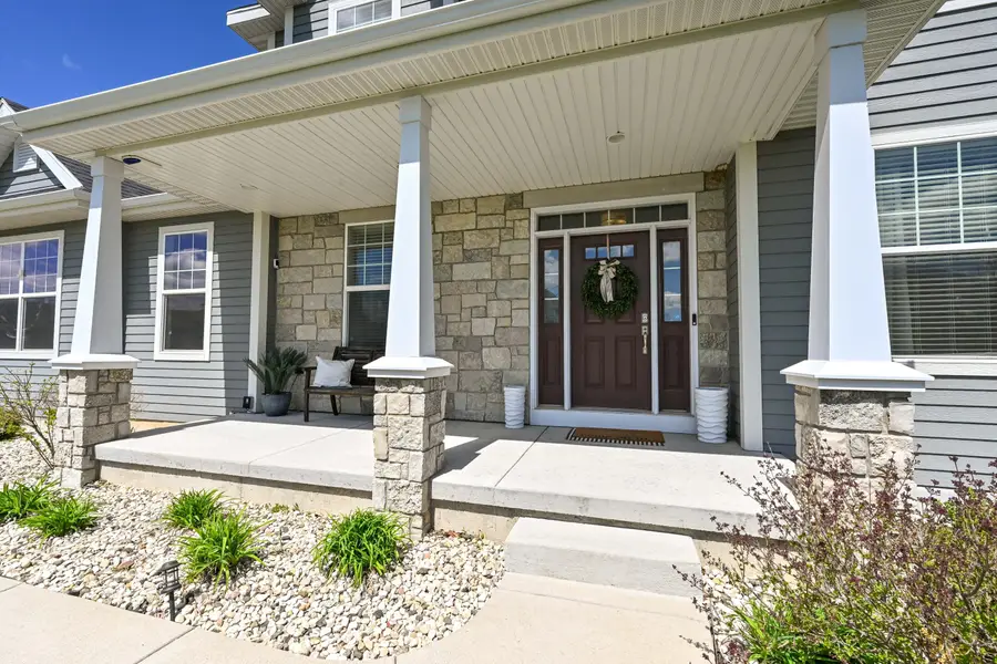 7850 W Mourning Dove Ln, Mequon, WI 53097 - #2
