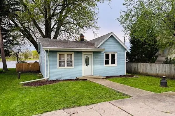 N6212 W Lakeshore Dr, Spring Prairie, WI 53105
