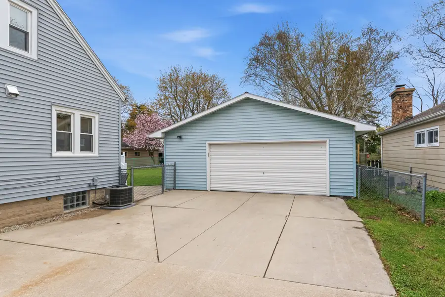 1006 13th Ave, Grafton, WI 53024 - #2