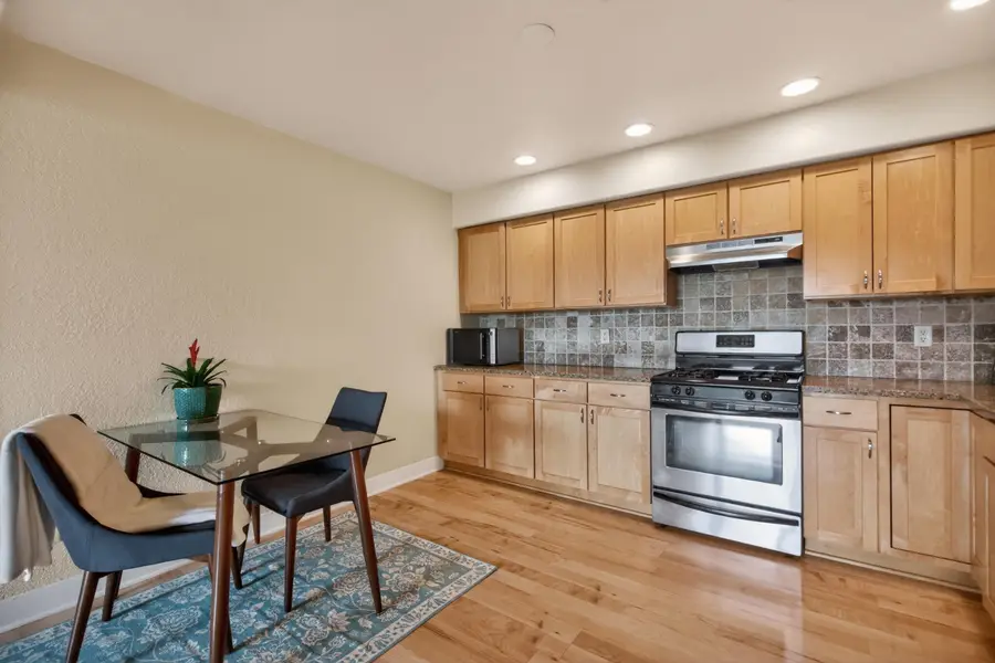2121 N Cambridge Ave, Milwaukee, WI 53202 - #3