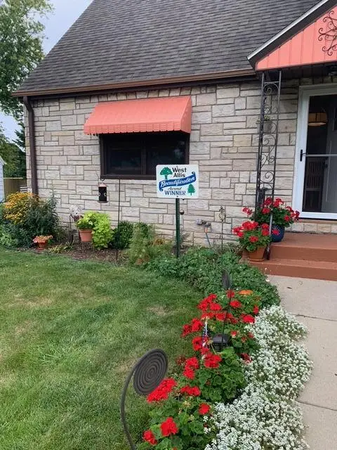 2876 S 86th St, West Allis, WI 53227 - #3