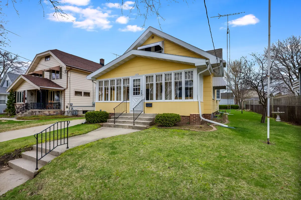 1019 S 25th St, Manitowoc, WI 54220 - #1