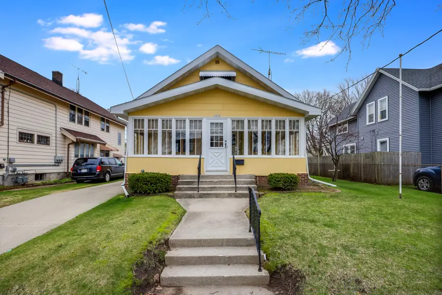 1019 S 25th St, Manitowoc, WI 54220 - #2