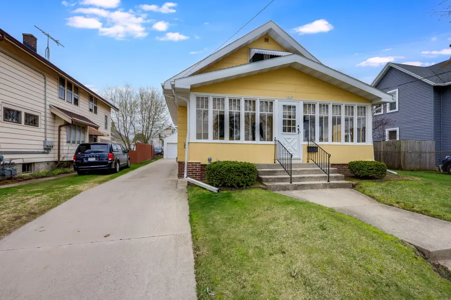 1019 S 25th St, Manitowoc, WI 54220 - #3