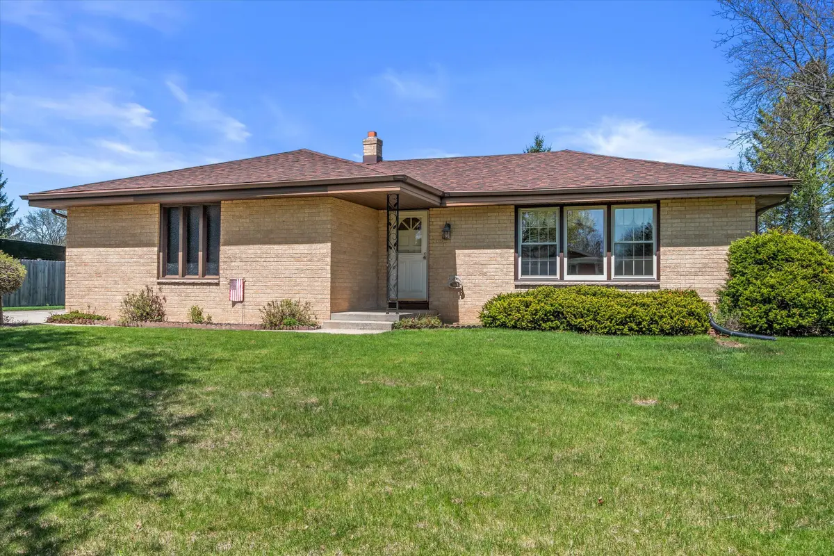 7002 W Lindner Dr, Franklin, WI 53132 - #1