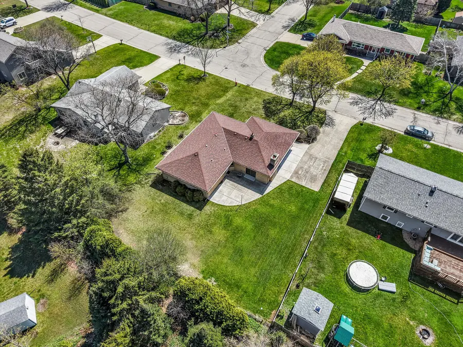 7002 W Lindner Dr, Franklin, WI 53132 - #2