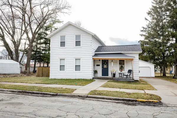 114 N 10th St, Watertown, WI 53094