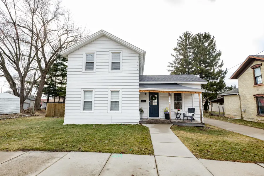114 N 10th St, Watertown, WI 53094 - #2