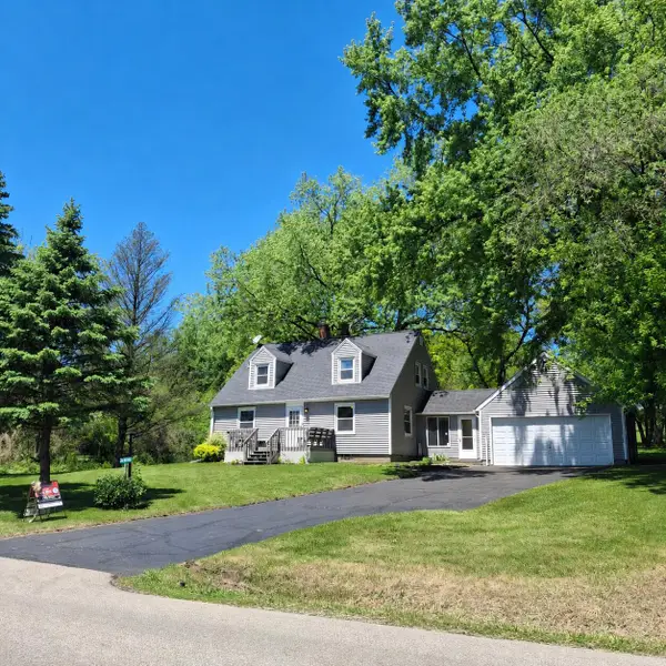 S26W26998 Macarthur Rd, Waukesha, WI 53188