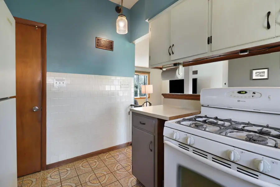 3182 N Knoll Blvd, Wauwatosa, WI 53222 - #3