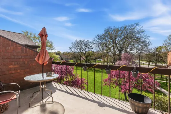 5200 S Tuckaway Blvd, Greenfield, WI 53221