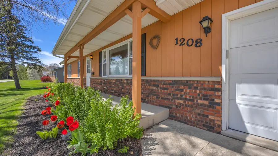 1208 Emerson Ave, Howards Grove, WI 53083 - #2