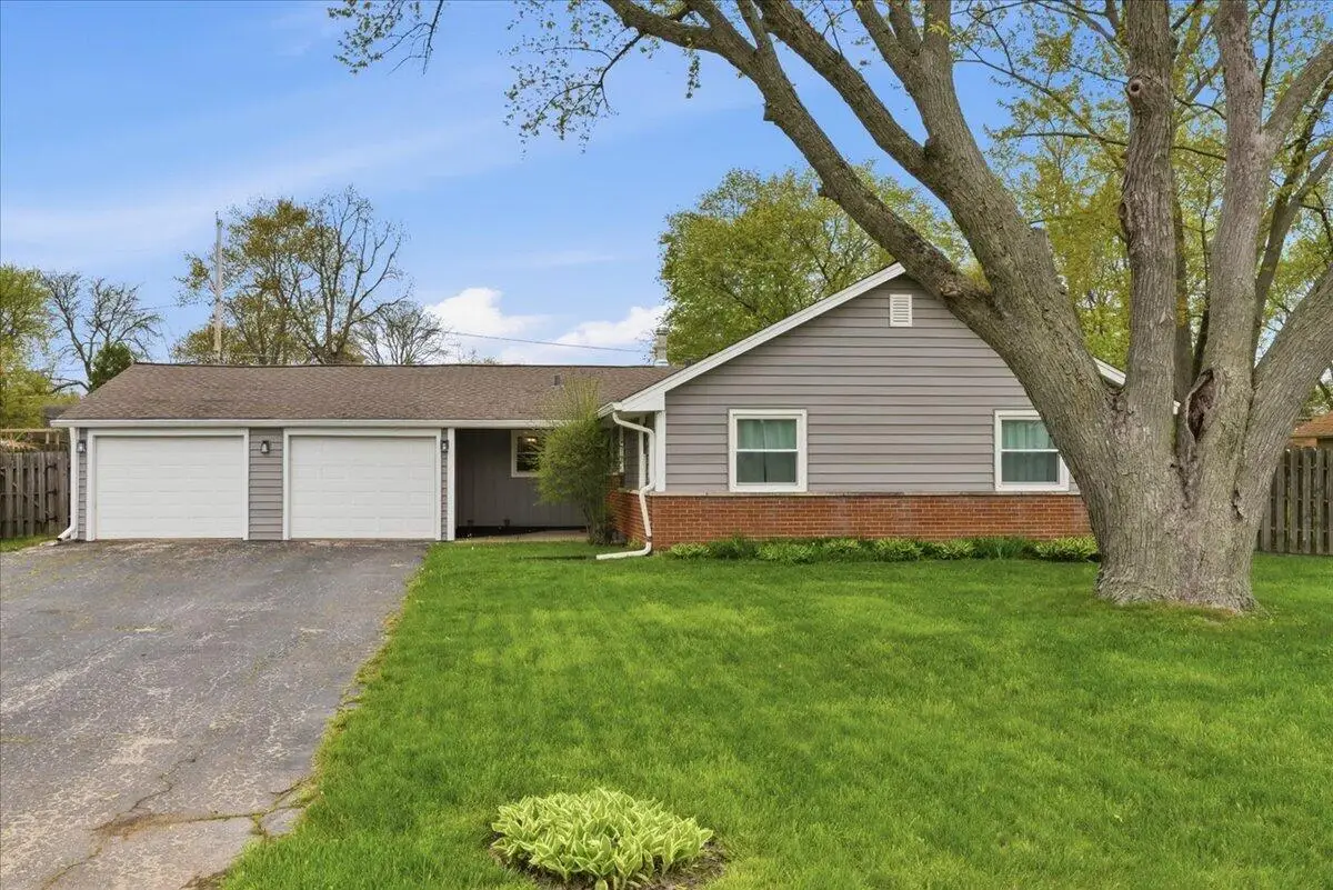 12450 39th Ave, Pleasant Prairie, WI 53158 - #1