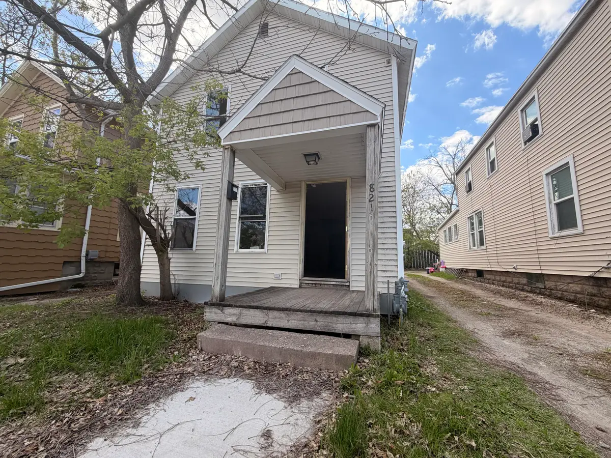 821 Cherry St, Oshkosh, WI 54901 - #1