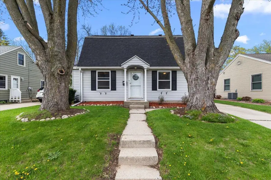 608 Pennsylvania Ave, West Bend, WI 53095 - #2