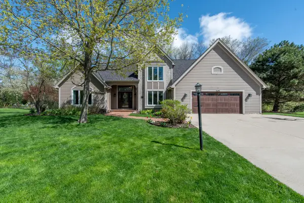 14695 W Meadowshire Dr, New Berlin, WI 53151