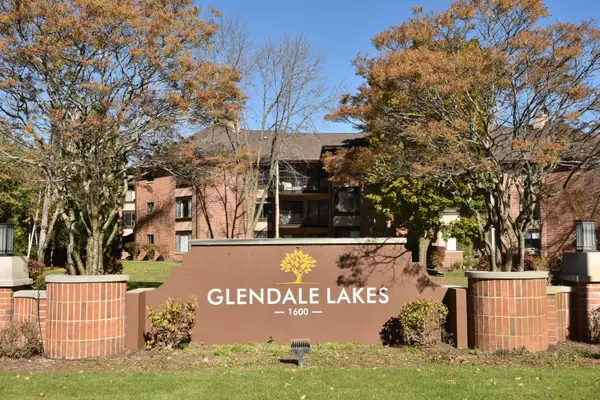1600 W Green Tree Rd, Glendale, WI 53209