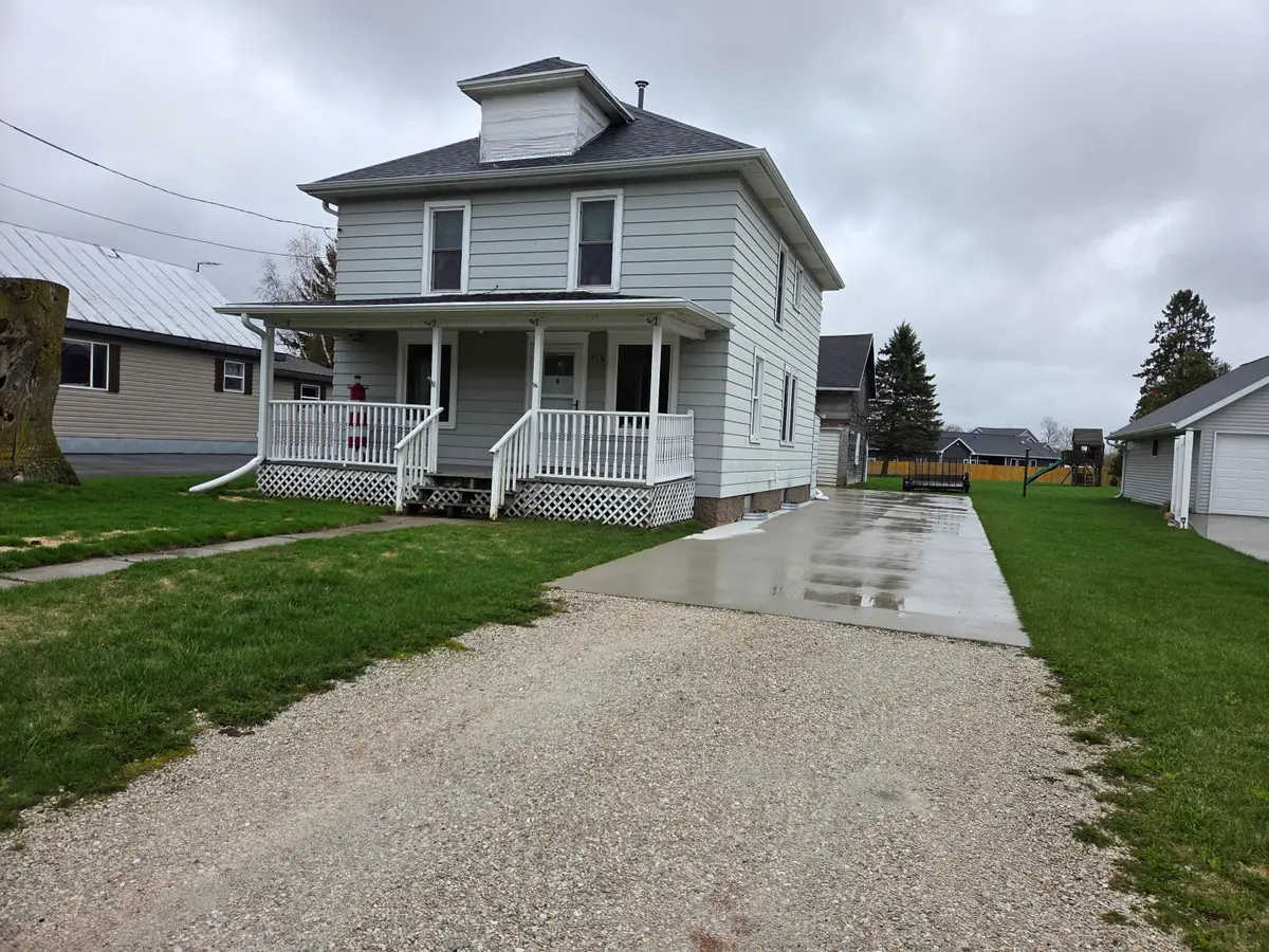 713 Forest Home Dr, Francis Creek, WI 54220 - #1