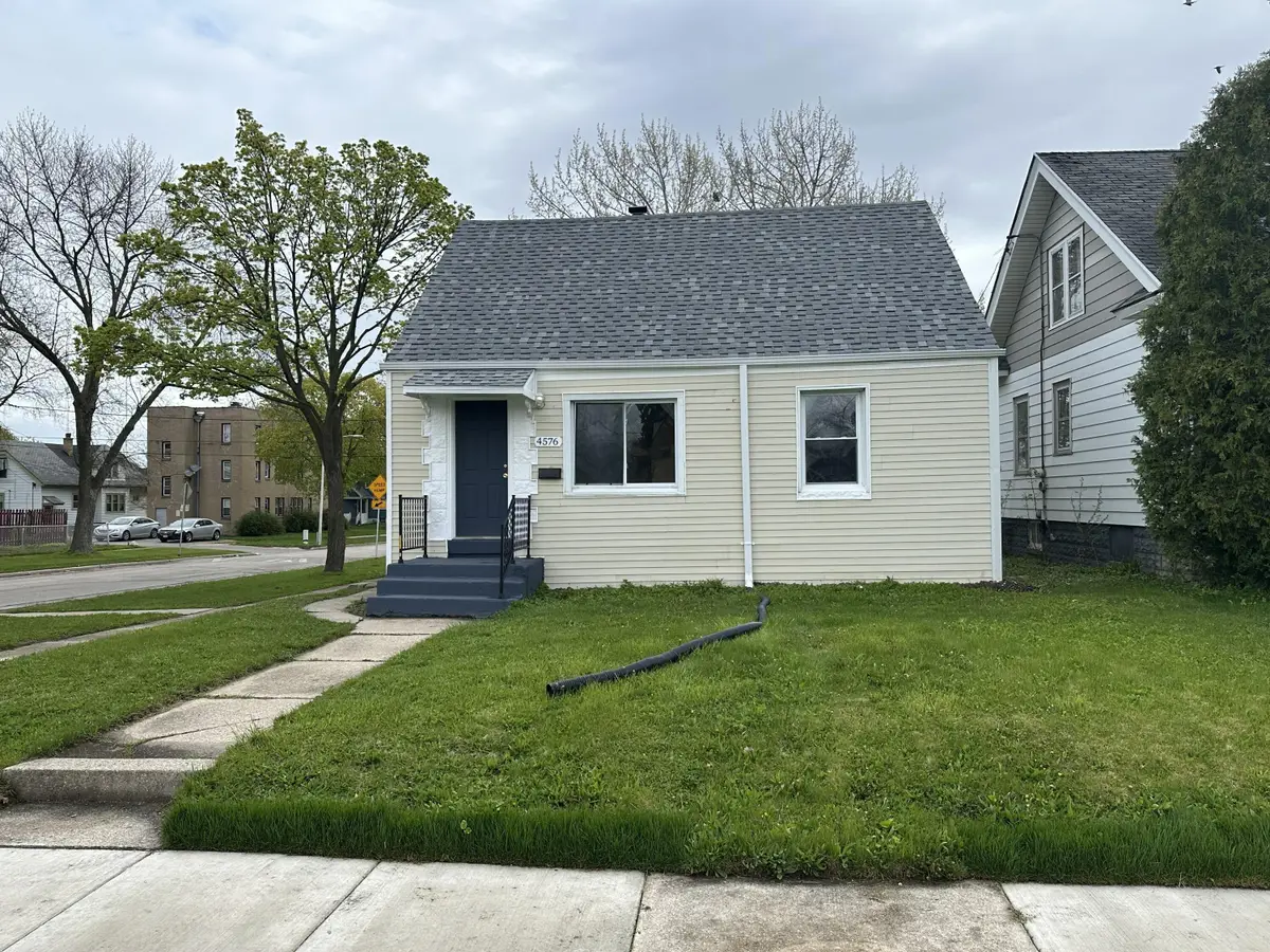 4576 N 30th St, Milwaukee, WI 53209 - #1