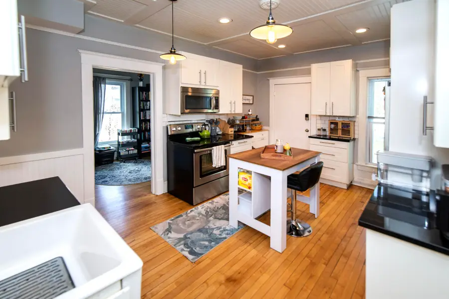1810 N Astor St, Milwaukee, WI 53202 - #3