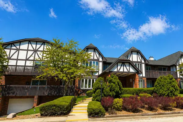 8900 N Park Plaza Ct, Brown Deer, WI 53223