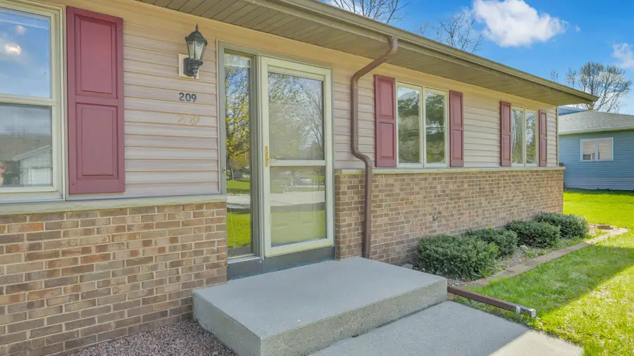209 Beth Cir, Plymouth, WI 53073 - #3