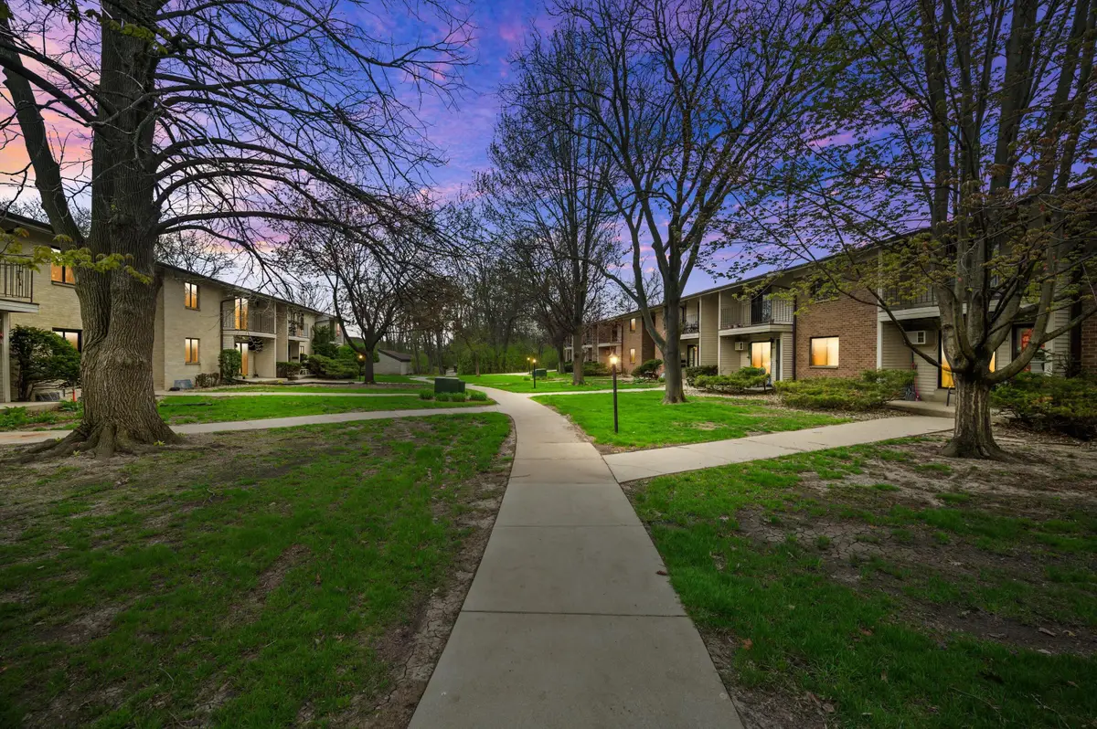 1654 S Carriage Ln, New Berlin, WI 53151 - #1