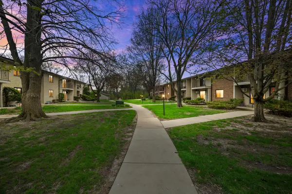 1654 S Carriage Ln, New Berlin, WI 53151