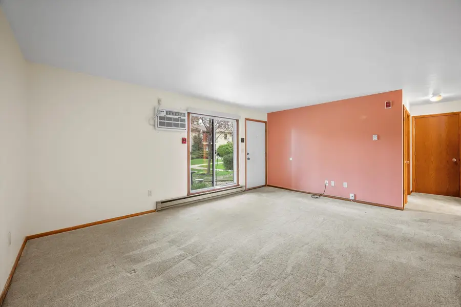 1654 S Carriage Ln, New Berlin, WI 53151 - #2