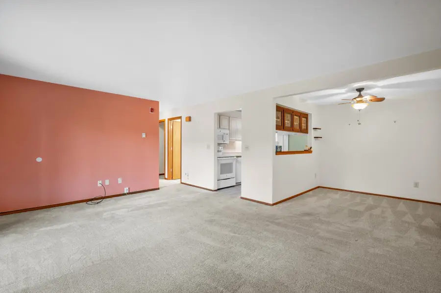 1654 S Carriage Ln, New Berlin, WI 53151 - #3