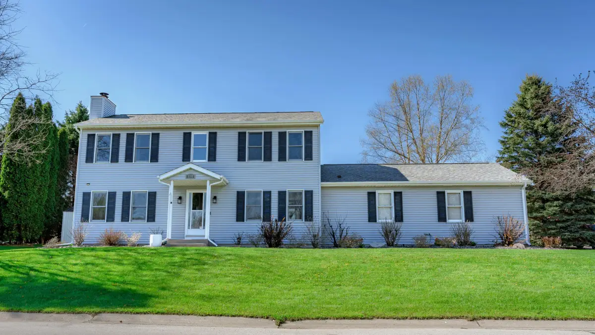 1148 Riverbend Dr, Hartford, WI 53027 - #1