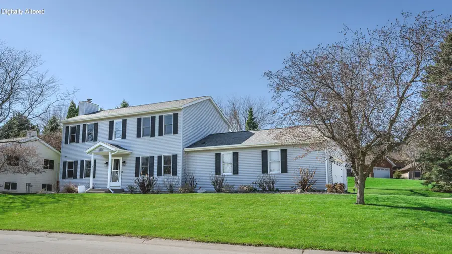 1148 Riverbend Dr, Hartford, WI 53027 - #2