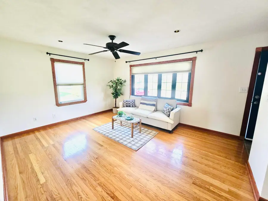 3800 Brooklawn Cir, South Milwaukee, WI 53172 - #2