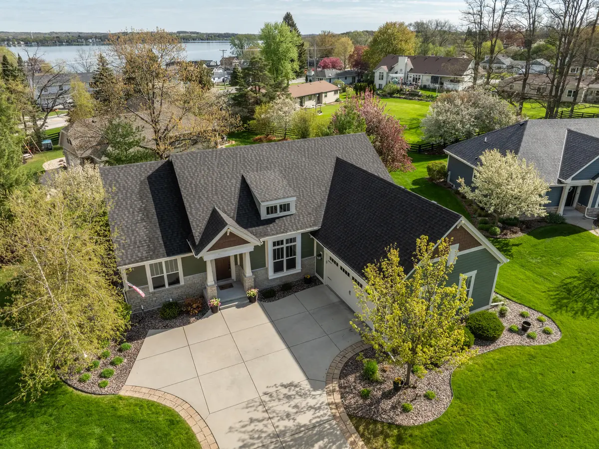 N25W27286 Fairmount Ct, Pewaukee, WI 53072 - #1