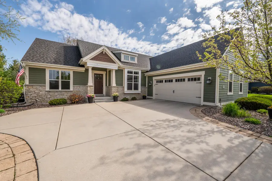 N25W27286 Fairmount Ct, Pewaukee, WI 53072 - #2
