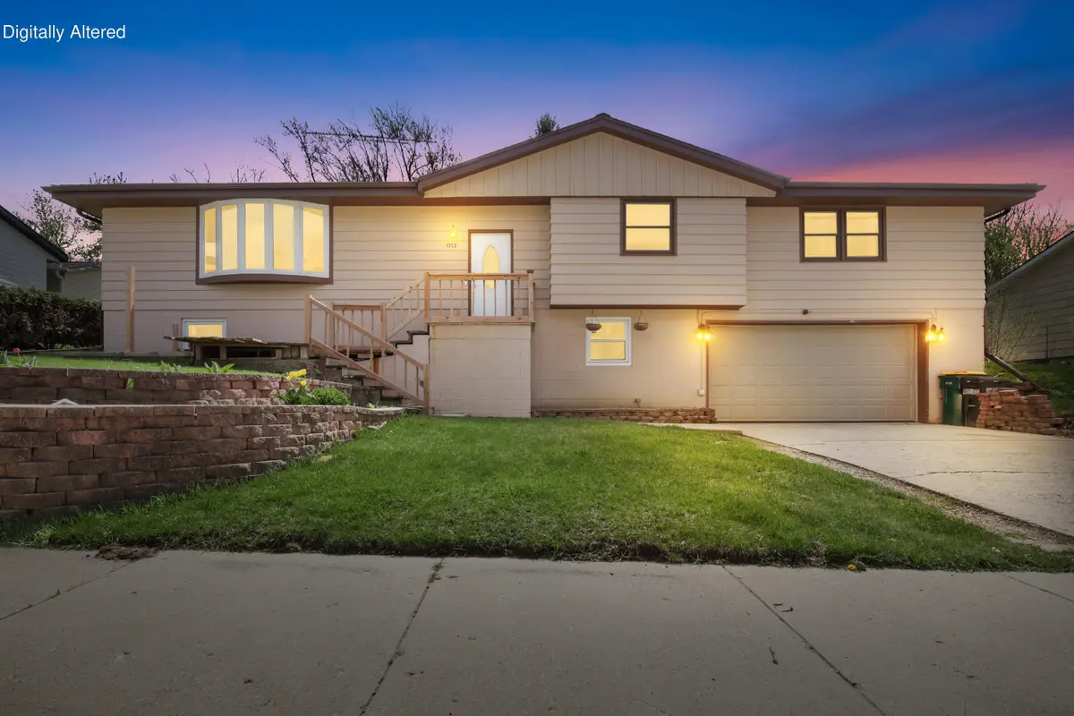 1513 Roosevelt Dr N, West Bend, WI 53090 - #1