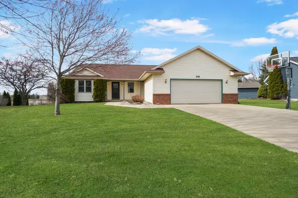 206 Sunset Ct, Mayville, WI 53050